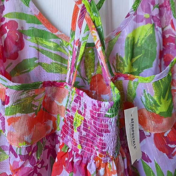 Aeropestale SM lightweight slightly sparkly floral top with woven back straps. - Picture 4 of 7